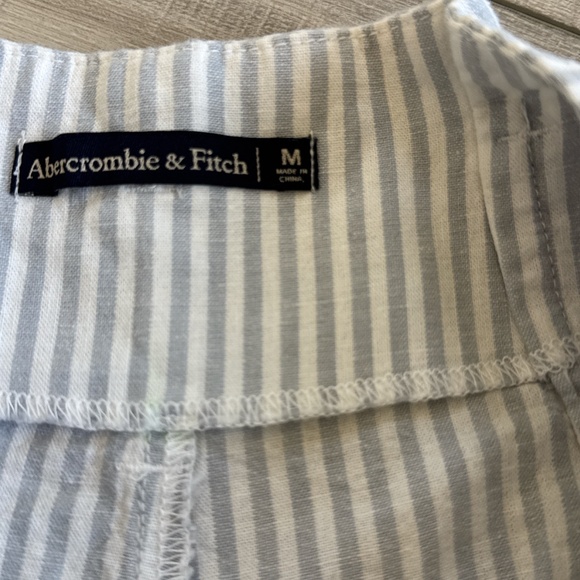 Abercrombie & Fitch Women's Blue and White Striped Shorts with Belt - Picture 7 of 8